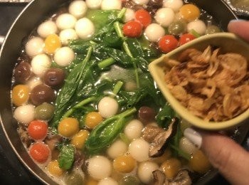 step10: 加入紅蔥酥；