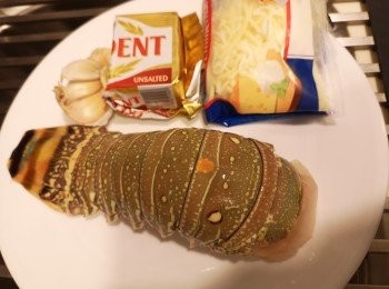 step1: 蒜頭剁蓉，忌廉和鮮奶混合。（可以用全鮮奶。），預熱焗爐200度