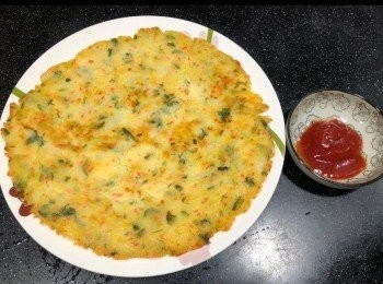 step9: 我覺得細細件咁煎好浪費時間，之後我就倒曬落鑊煎一大餅算數＞.＜