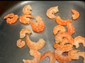 step10: 1. 糯米用2量杯水，浸至少4小時。濾去浸糯米水，放入電飯煲內，用煮飯程式煮至自動跳掣。