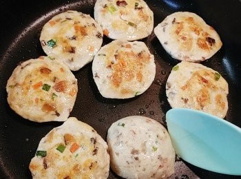 step10: 用少許油再將豆腐兩面煎香，上碟。