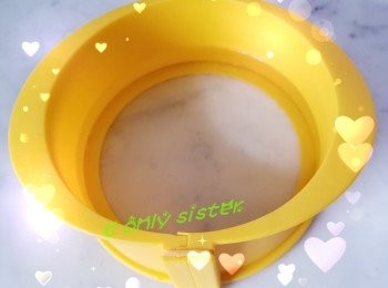 step2: 海藻果凍粉 加糖撈勻….加滾水攪溶..就可落模…..窒溫可凝固..