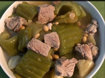 step5: 將所有<span class="group_1">食材</span>放入鍋內煲，取適量清水，以猛火煲滾後再煲15分鐘，然後改以慢火煲1個半小時即成。

調味前先試味，始終加了鹹酸菜，湯底已有鹹味，不需再落鹽，或許加少許糖便可。