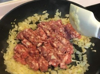 step6: 加入免治豬肉, 撥散嚟炒熟