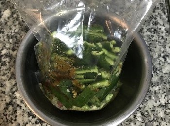 step7: 封口，留ㄧ點空氣在袋中；