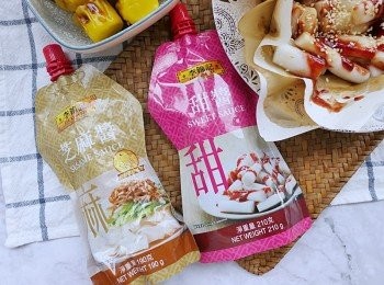 step7: 最後加入<span class="group_2">腸粉豉油</span>, 甜醬, 芝麻醬, 炒香白芝麻即成 (喜歡辣的可加辣醬)