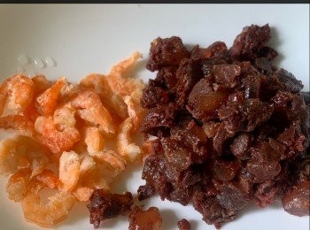 step9: C. 材料<span class="group_4">(糯米飯</span>)：
糯米 1量杯
蝦米 1湯匙
潤腸 2條 