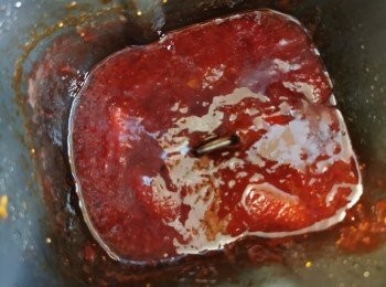 step4: 兩小時後取出放入已洗淨的玻璃瓶內