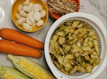 step1: 先將所有材料洗淨，竹蔗最好叫店員幫忙切細片以助出味