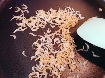 step3: 炒至金黃脆身盛起備用。