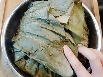 step12: 包好，蒸籠蓋上大碗上。