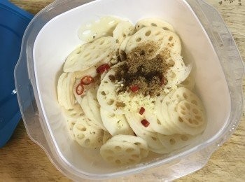 step4: 並加入所有的調味料；