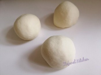 step3: 分成8等份 ((如做餡餅分成8份，如做pizza分成4份)