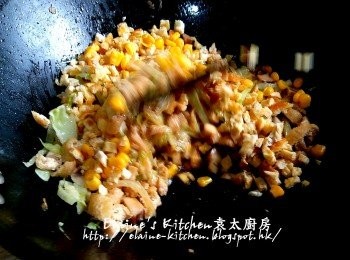 step6: 最後加入粟米粒及蛋碎拌勻