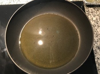 step6: 待油燒熱到略微冒煙時；