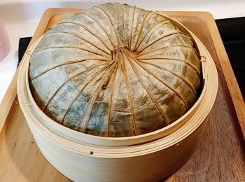 step14: 移走大碗後，蓋上蒸籠蓋。