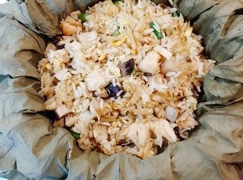 step11: 把已炒好的飯置於中間。