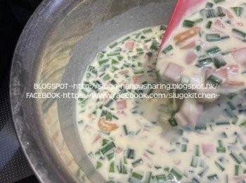 step4: 下蛋液及<span class="group_2">調味料</span>拌勻；粉漿過篩，加入配料及油混合。