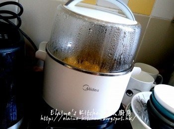 step8: 煮滾後蓋上蓋轉慢火煮10分鐘