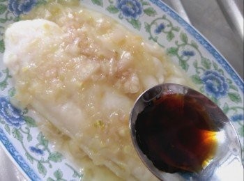 step7: 起鑊後倒走多餘水份，落蒸魚豉油