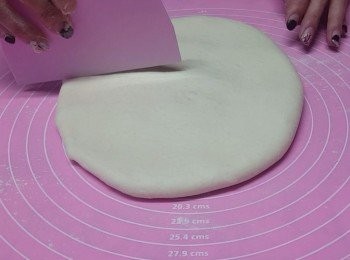 step4: 排氣分切滾圓蓋上濕布靜放10分鐘