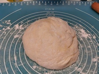 step2: 同時間亦用麵包機把所有<span class="group_1">麵糰</span>材料用一小時左右製作好<span class="group_1">麵糰</span>取出