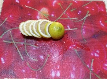 step3: 檸檬切片。