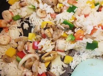 step13: 最後加回雜錦海鮮快手炒勻便可。