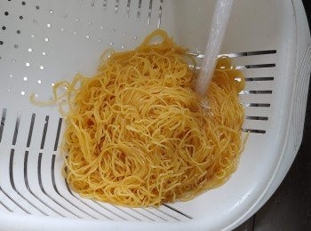 step6: 撈起沖冷水後瀝乾