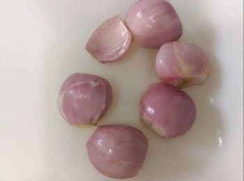 step2: 幹蔥頭去衣