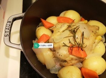 step8: 測試雞熟透未，可用竹簽刺入脾位，無血水滲出即熟透。