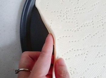 step2: 擀得越薄越脆～