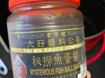 step1: 豬紅洗淨，切成1.5吋的方粒；韭菜洗淨，切段；乾葱切碎。