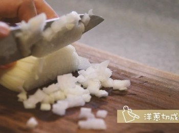 step3: 洋蔥切成粒狀