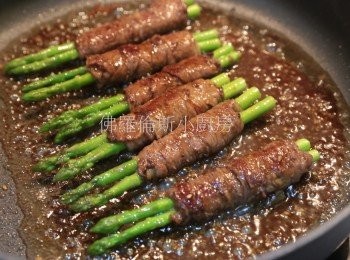 step2: 牛肉卷兩邊煎好再加上日式燒肉汁
