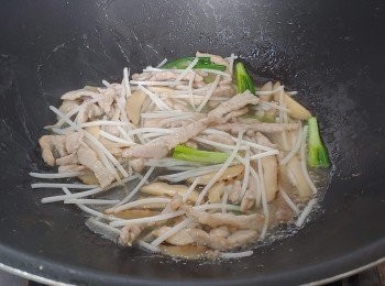 step15: 稍為兜炒至銀芽稍軟便可