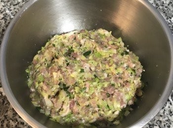 step7: 充份拌勻後，入冰箱冷藏個15-20分鐘。