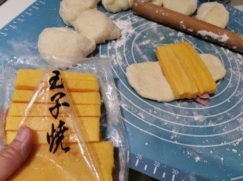 step5: 將火腿和玉子包上