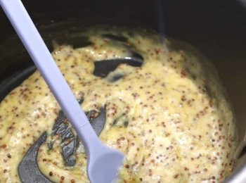 step6: <span class="group_3">醬料</span>用小煲煮至微溫