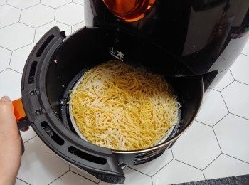 step8: 調至200度； 炸焗約8分鐘至表面香脆