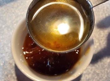 step6: 預備好柚子蜜2湯匙加1湯匙食用水拌勻備用