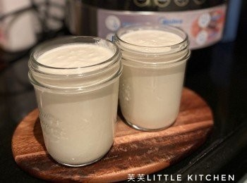 step3: 將乳酪倒入玻璃器皿中保存即可。