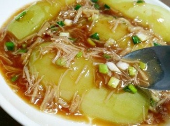 step7: 上面步驟煮兩分鐘後，放蔥熄火，把醬汁倒在節瓜上就搞掂了