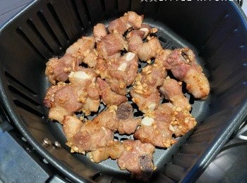 step3: 將排骨翻轉，200度再烤8分鐘。