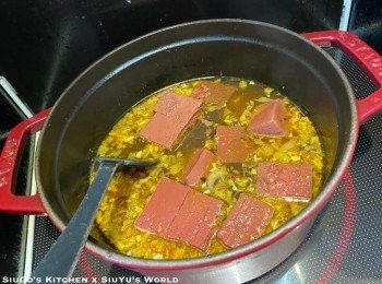 step5: 按個人喜好加入辣椒絲拌勻，焗15分鐘至入味。