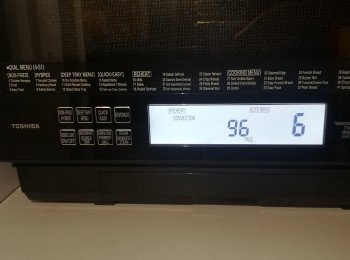 step4: 豬扒焗14分鐘，可中途翻豬扒一次，再決定餘下時間是否需要加時或減時。