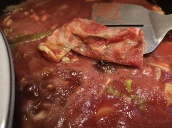 step9: 加入香料包，蓋蓋中細火煮15分鐘。