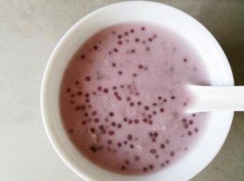 step2: 西米以70度水溫小火放入冰糖煮至8成熟描起備用