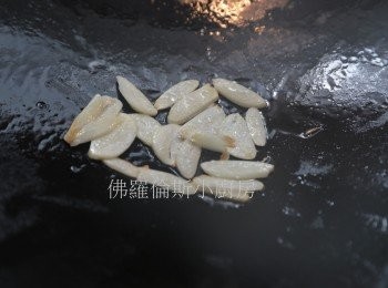 step1: 爆香蒜片