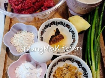 step1: 預備材料 : 冬菜洗淨略浸，之後揸乾備用 ; 陳皮浸透去囊切絲備用 ; 薑和蔥切粒 ; 免治牛肉先加入<span class="group_2">醃料</span> (除木薯粉/生粉和冰水) 拌勻，先醃半小時。